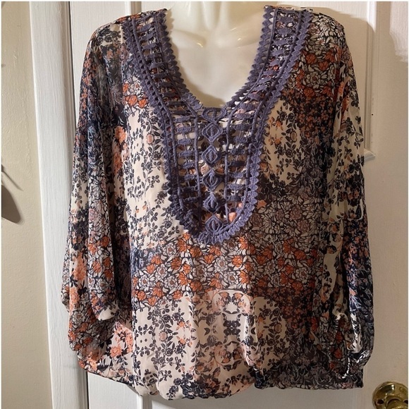Coco Bianco,Boho, Floral,Crochet-Front Top Sz Small,Completely Lined,EUC,Size S - Picture 3 of 9